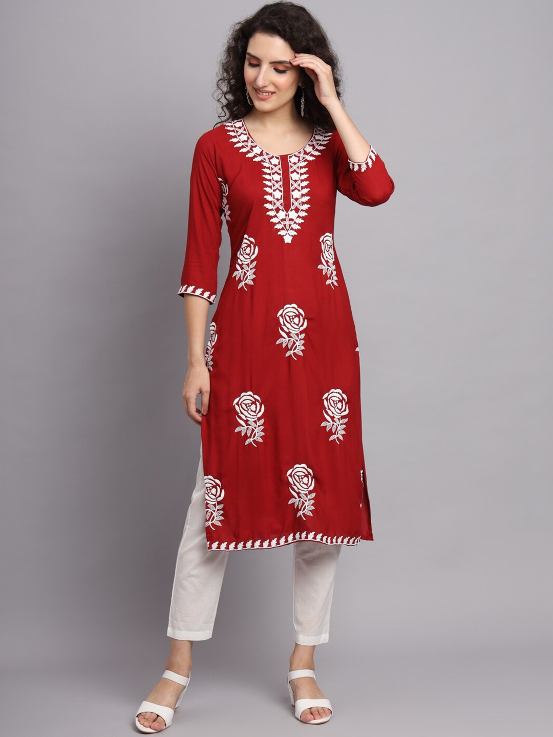 

VAIRAGEE Floral Embroidered Straight Kurta, Red