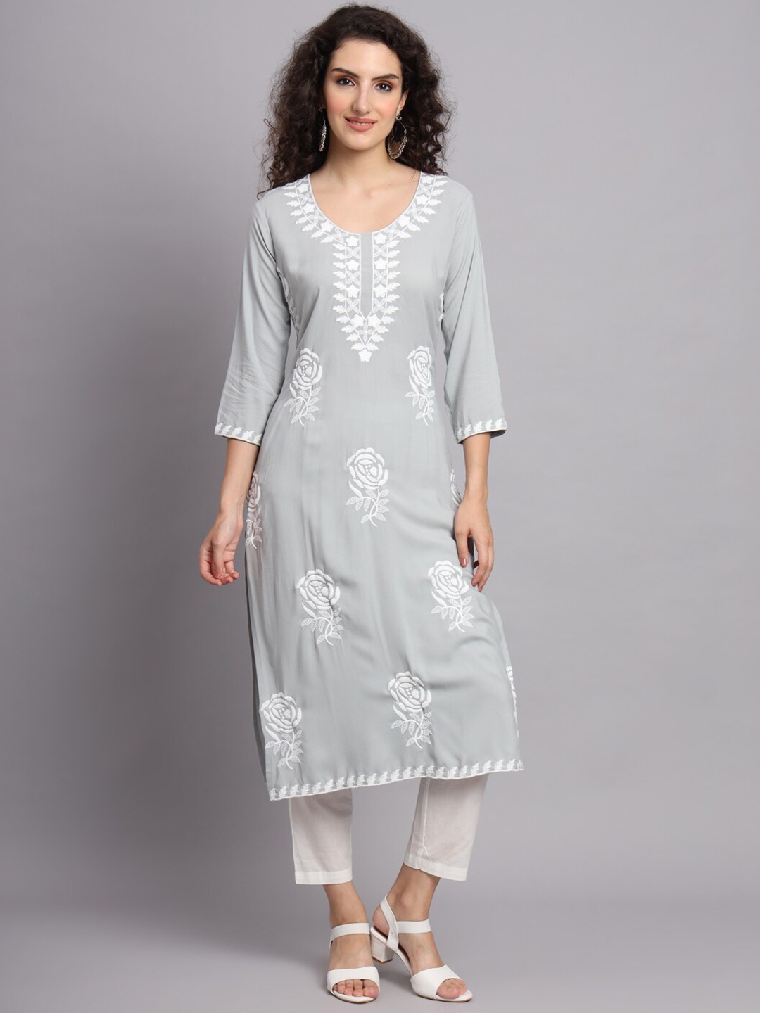 

VAIRAGEE Floral Embroidered Thread Work Kurta, Grey