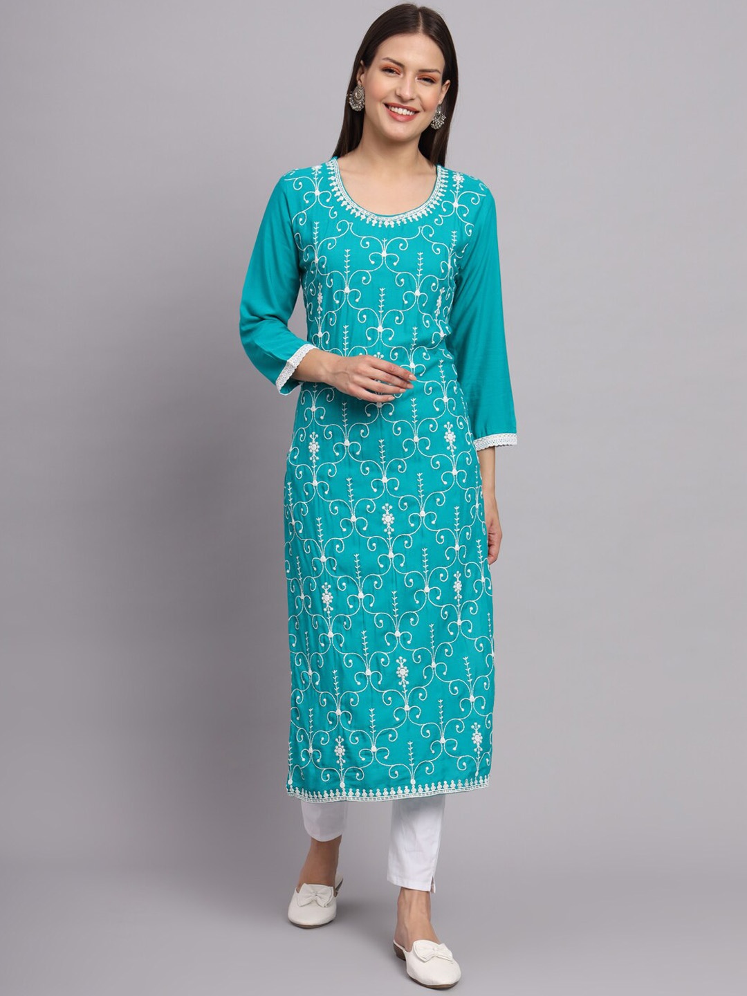 

VAIRAGEE Floral Embroidered Straight Kurta, Blue