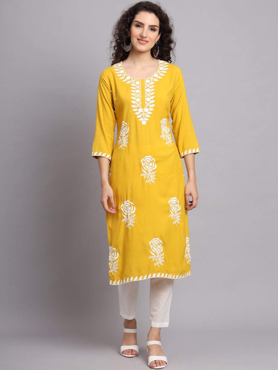 

VAIRAGEE Floral Embroidered Round Neck Straight Kurta, Yellow