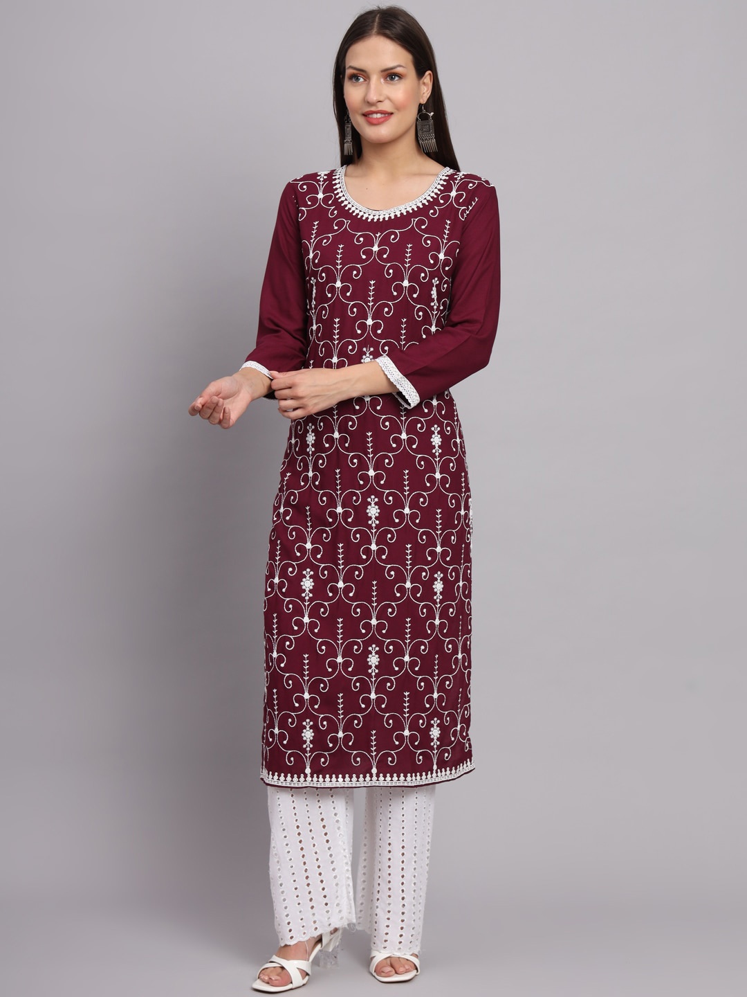 

VAIRAGEE Ethnic Motifs Embroidered Round Neck Straight Kurta, Burgundy
