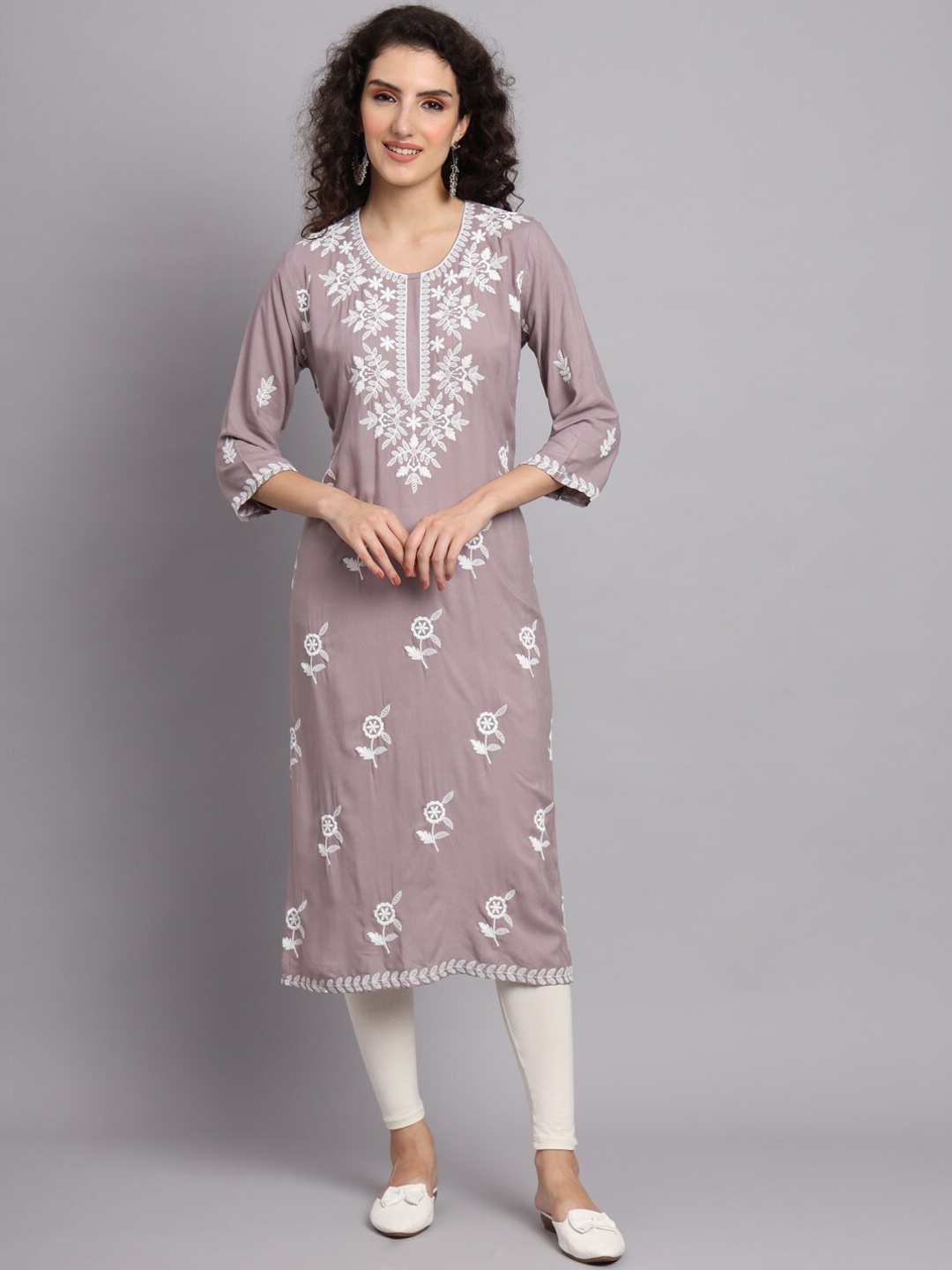 

VAIRAGEE Floral Embroidered Round Neck Straight Kurta, Grey