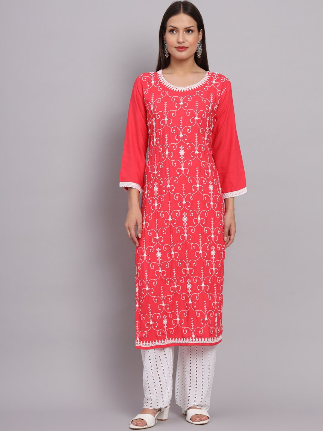 

VAIRAGEE Ethnic Motifs Embroidered Round Neck Straight Kurta, Pink