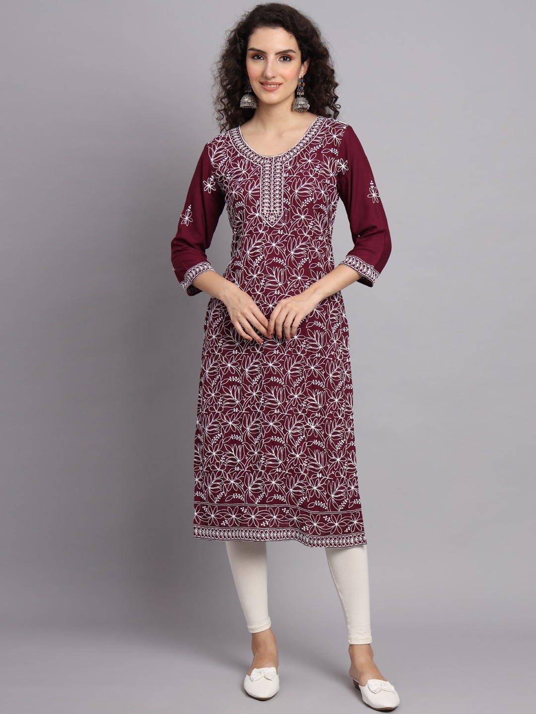 

VAIRAGEE Floral Embroidered Round Neck Straight Kurta, Magenta