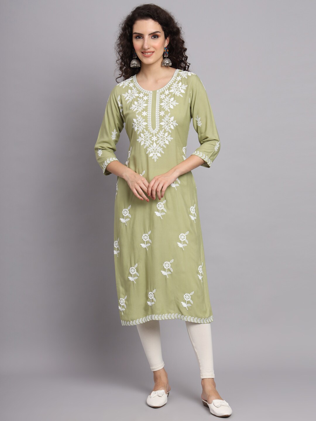 

VAIRAGEE Floral Embroidered Round Neck Straight Kurta, Olive