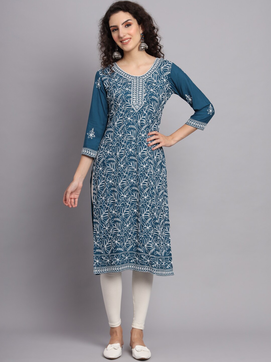 

VAIRAGEE Floral Embroidered Round Neck Straight Kurta, Teal