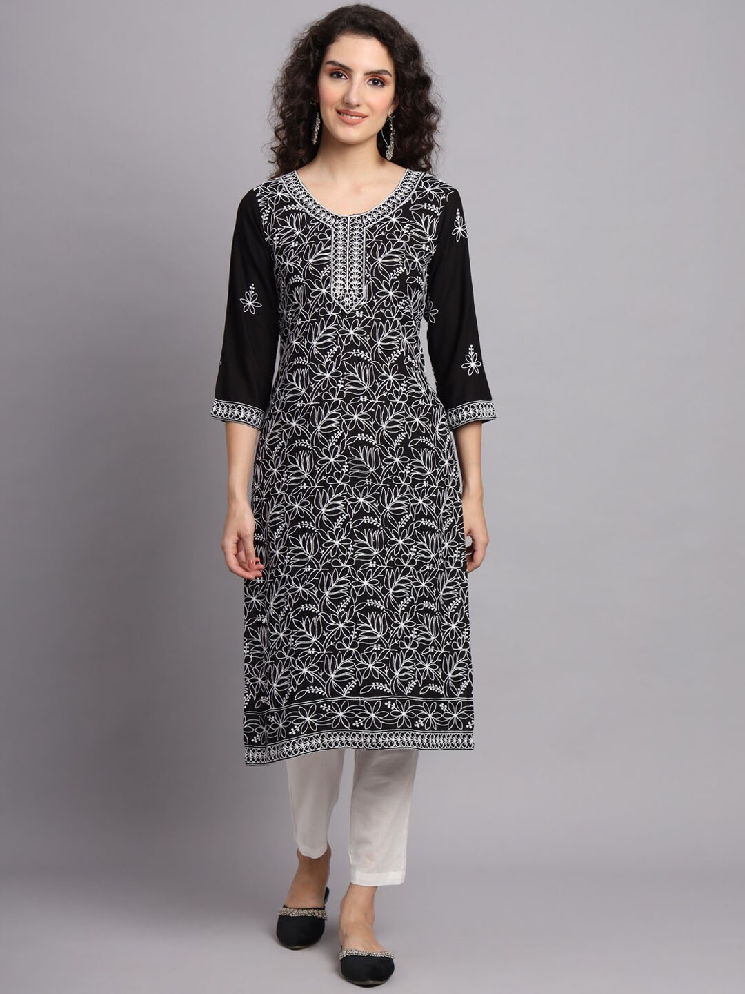 

VAIRAGEE Floral Embroidered Scoop Neck Thread Work Straight Kurta, Black