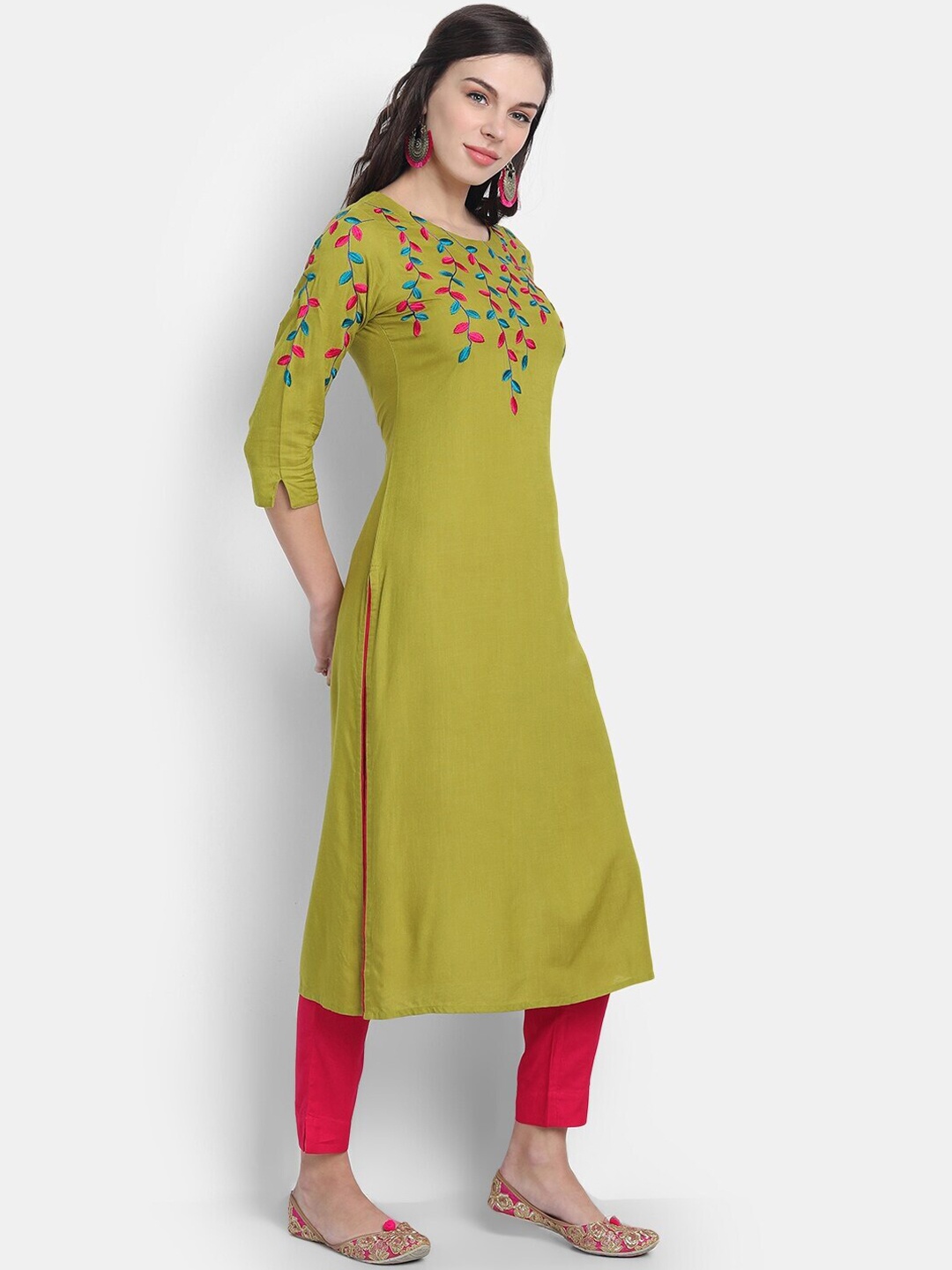 

SUTI Floral Embroidered Thread Work Straight Kurta, Green