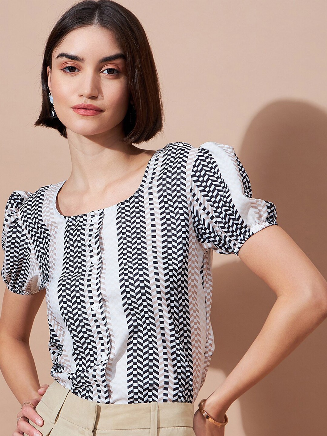 

DressBerry Grey & Black Geometric Printed Puff Sleeves Regular Top