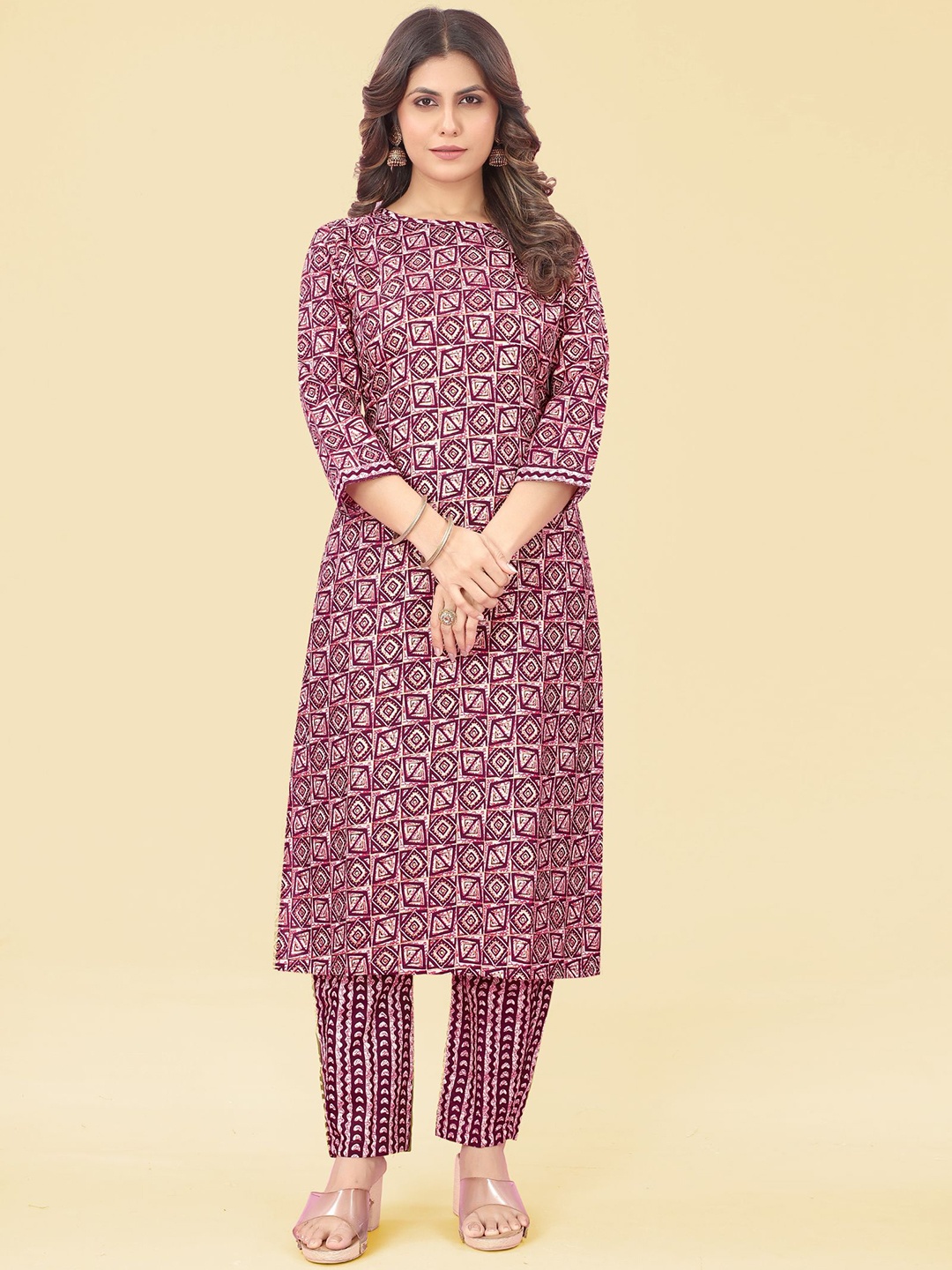 

KALINI Geometic Printed Regular Kurta with Trousers, Burgundy