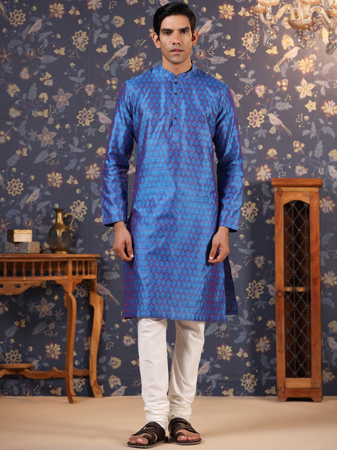 

House of Pataudi Mandarin Collar Ethnic MotifsWoven Deisgn Straight Kurta, Purple