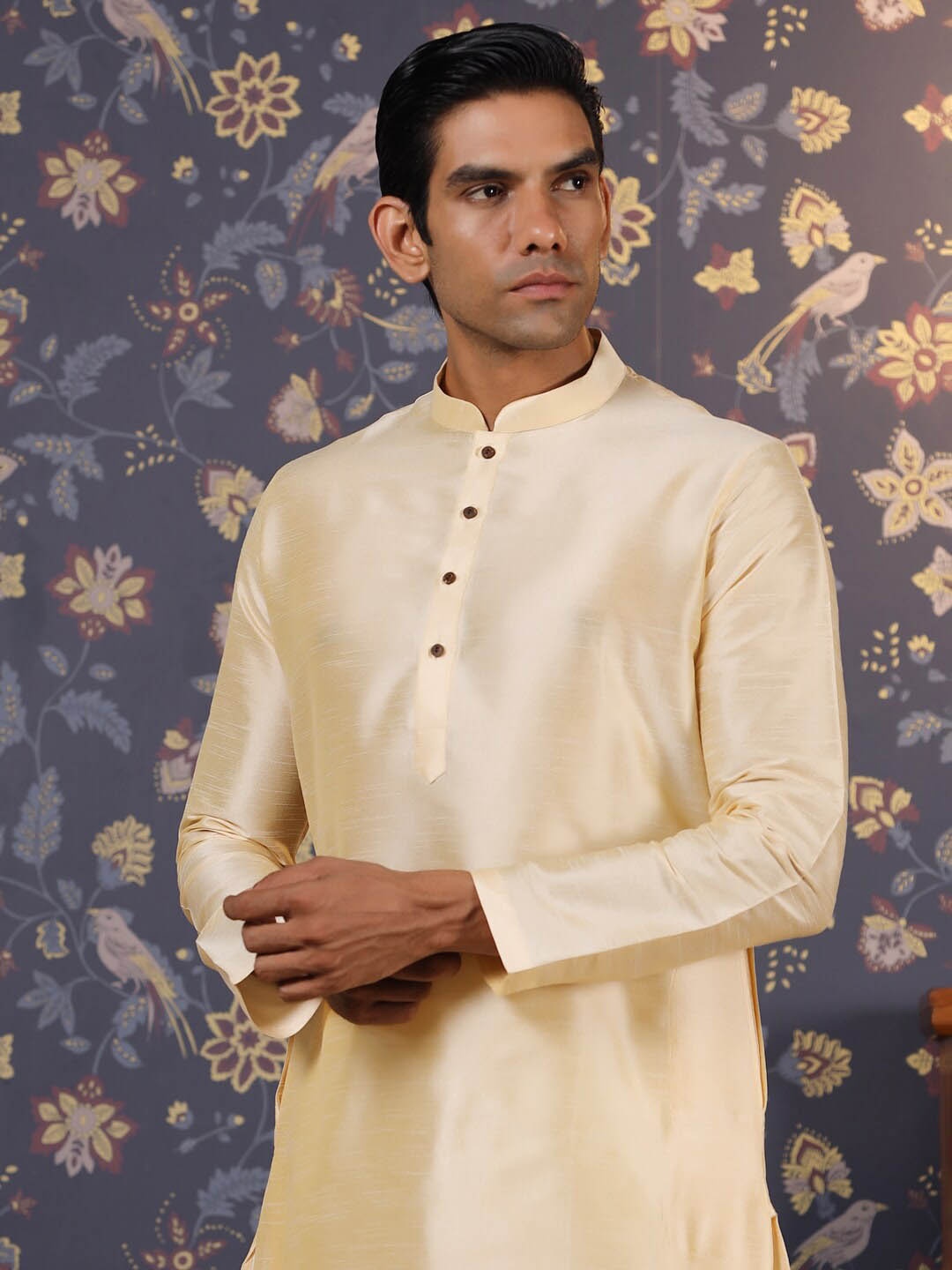 

House of Pataudi Mandarin Collar Full Sleeves Straight Kurta, Gold