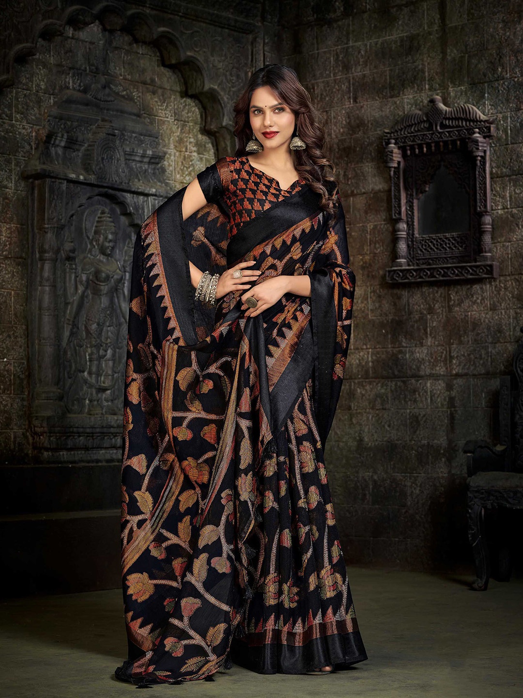 

Mitera Black & Red Floral Printed Pure Linen Jamdani Saree