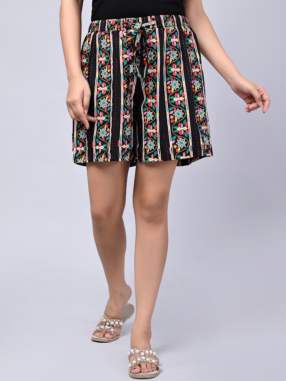 

Sangria Women Floral Printed Mid-Rise Shorts, Black