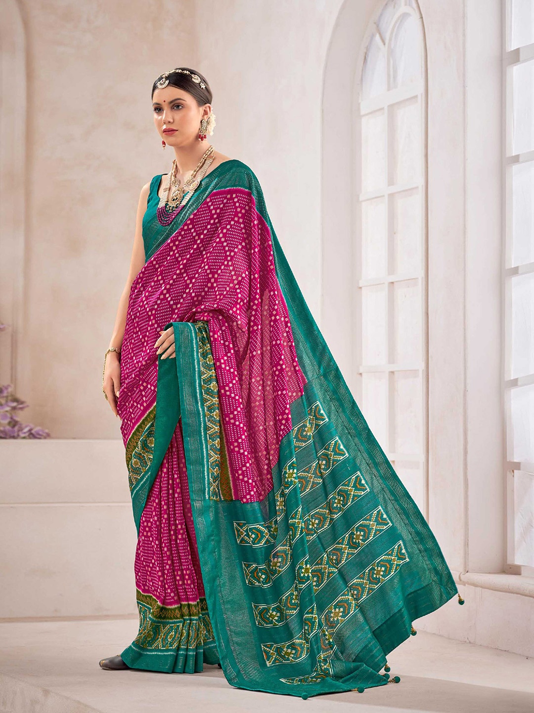

Mitera Pink & Green Geometric Printed Zari Patola Saree
