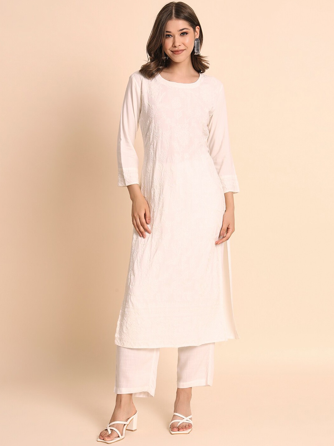 

HERE&NOW Floral Embroidered Round Neck Chikankari Regular Kurta, White