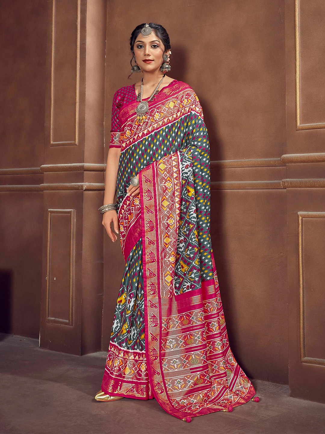 

Mitera Grey & Pink Geometric Woven Design Patola Saree
