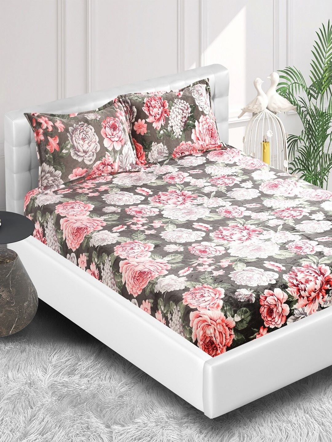 

Stylespace by Isha Pink & Black Floral Printed Velvet 300 TC Fitted King Bedsheet Set