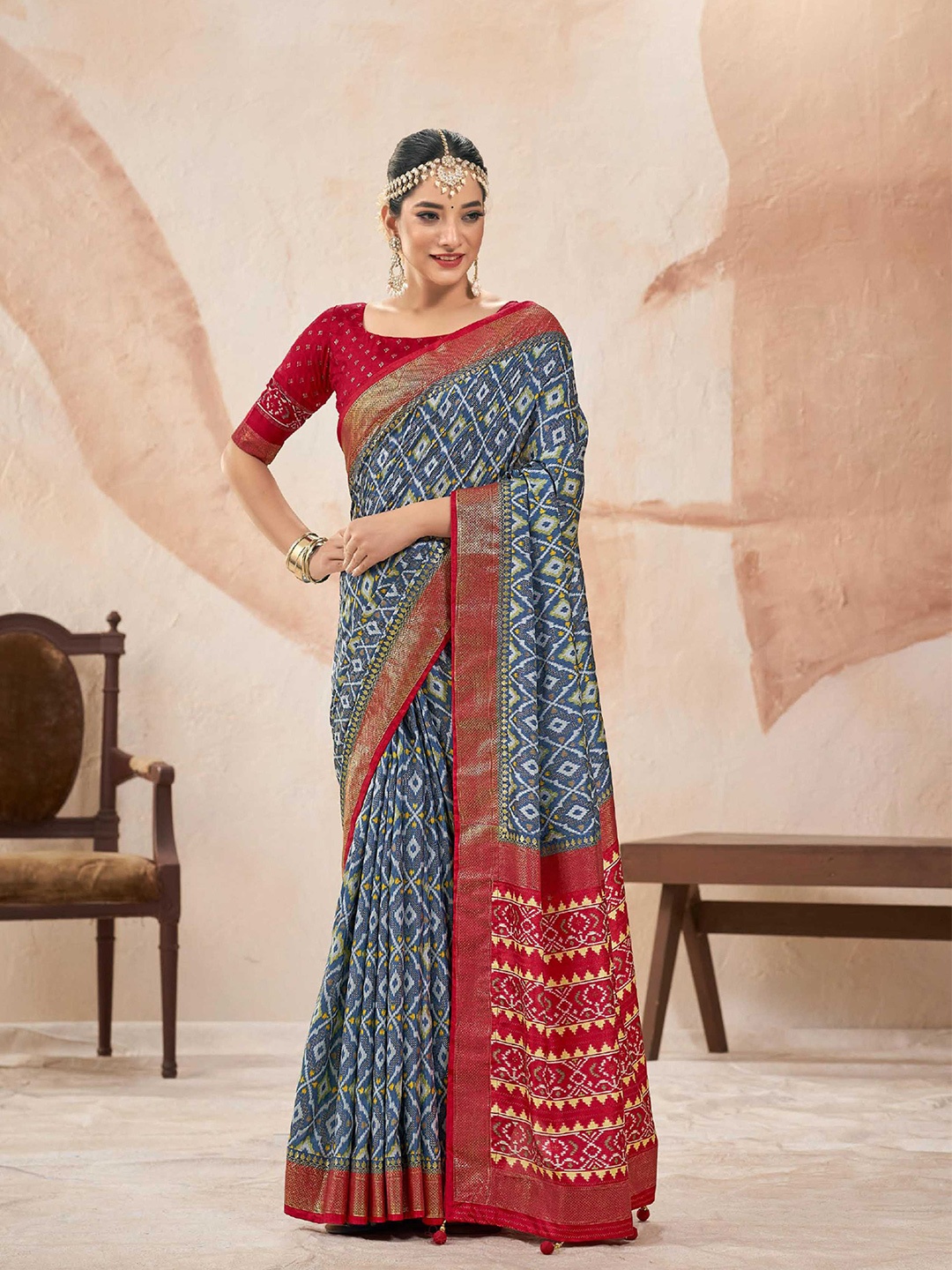 

Mitera Grey & Red Ethnic Motifs Printed Zari Patola Saree