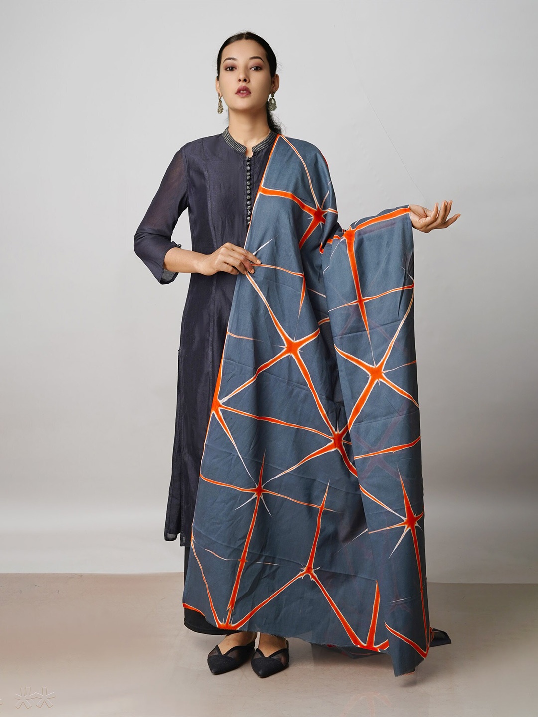 

Unnati Silks Dyed Pure Cotton Dupatta, Grey