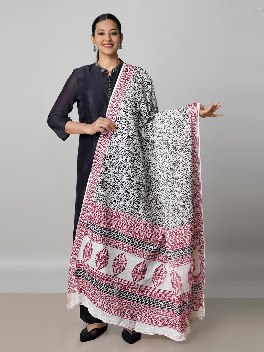 

Unnati Silks Ethnic Motifs Printed Dupatta, Off white