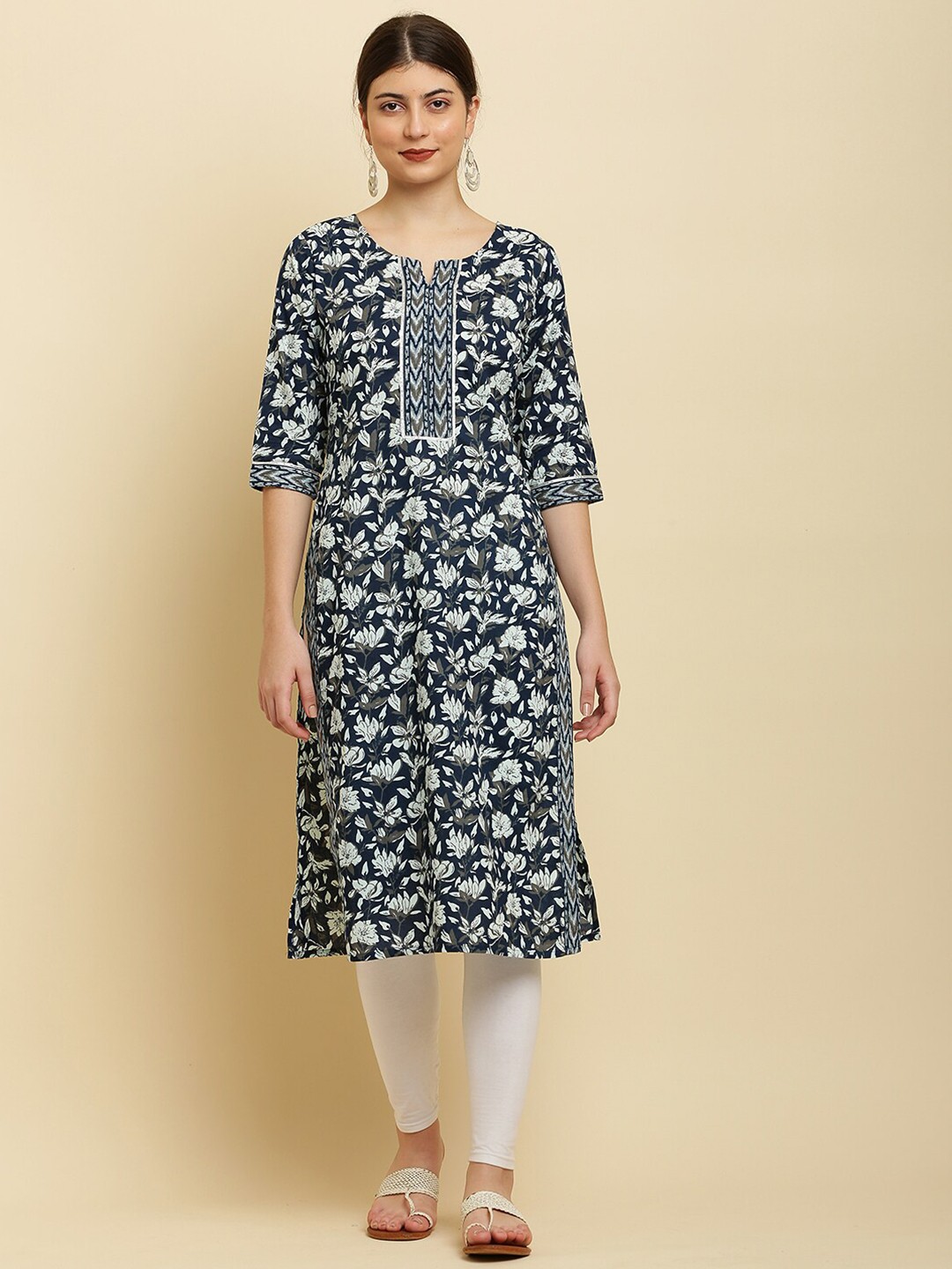 

Waahiba Floral Printed Round Neck Pure Cotton Regular Kurta, Navy blue