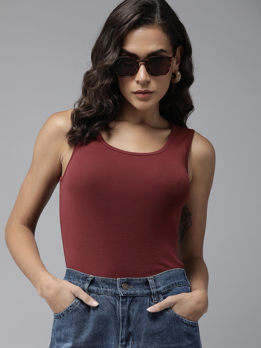 

Roadster Women Solid Tank Top, Burgundy