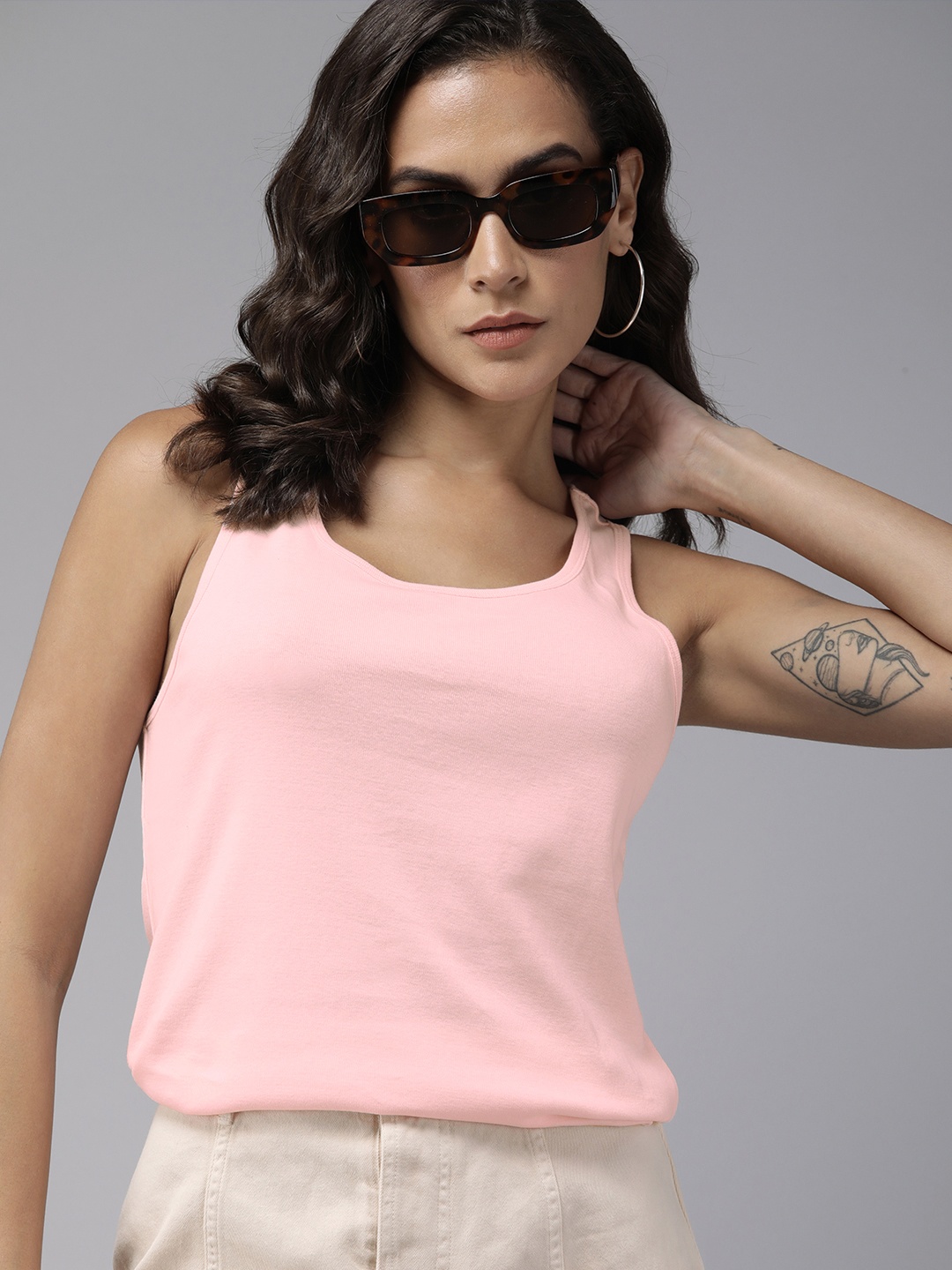 

Roadster Women Solid Slim Fit T-shirt, Pink