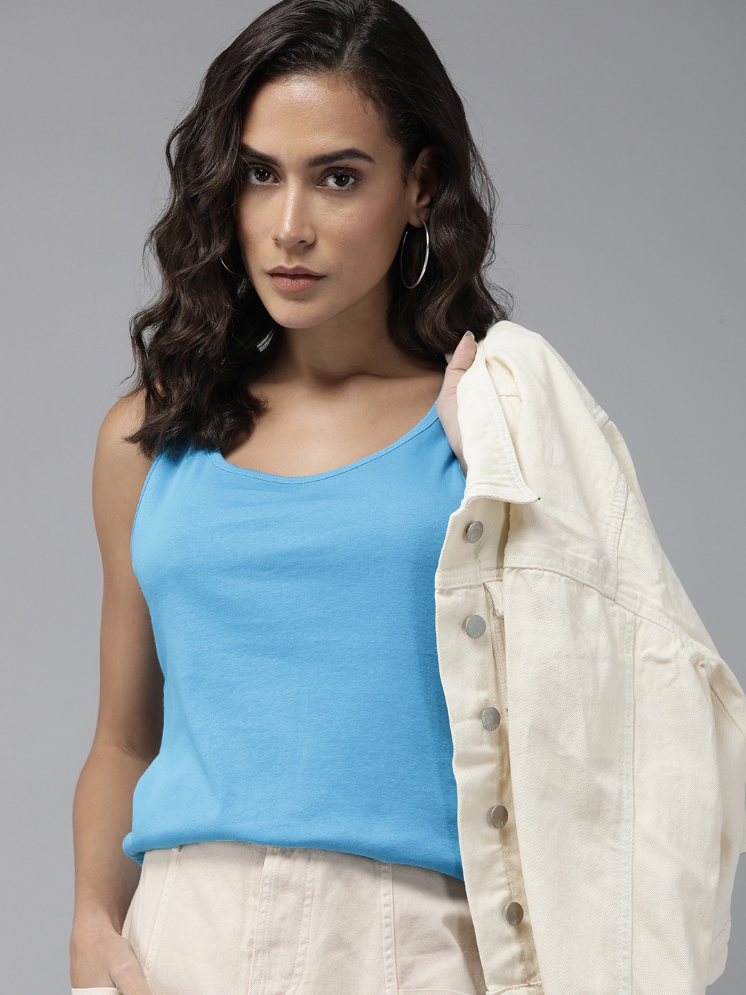 

Roadster Women Solid Slim Fit T-shirt, Turquoise blue
