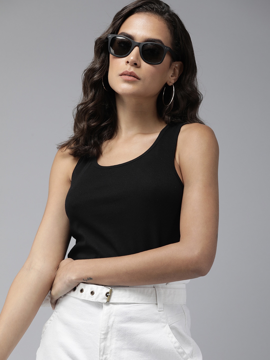 

Roadster Women Solid Slim Fit T-shirt, Black