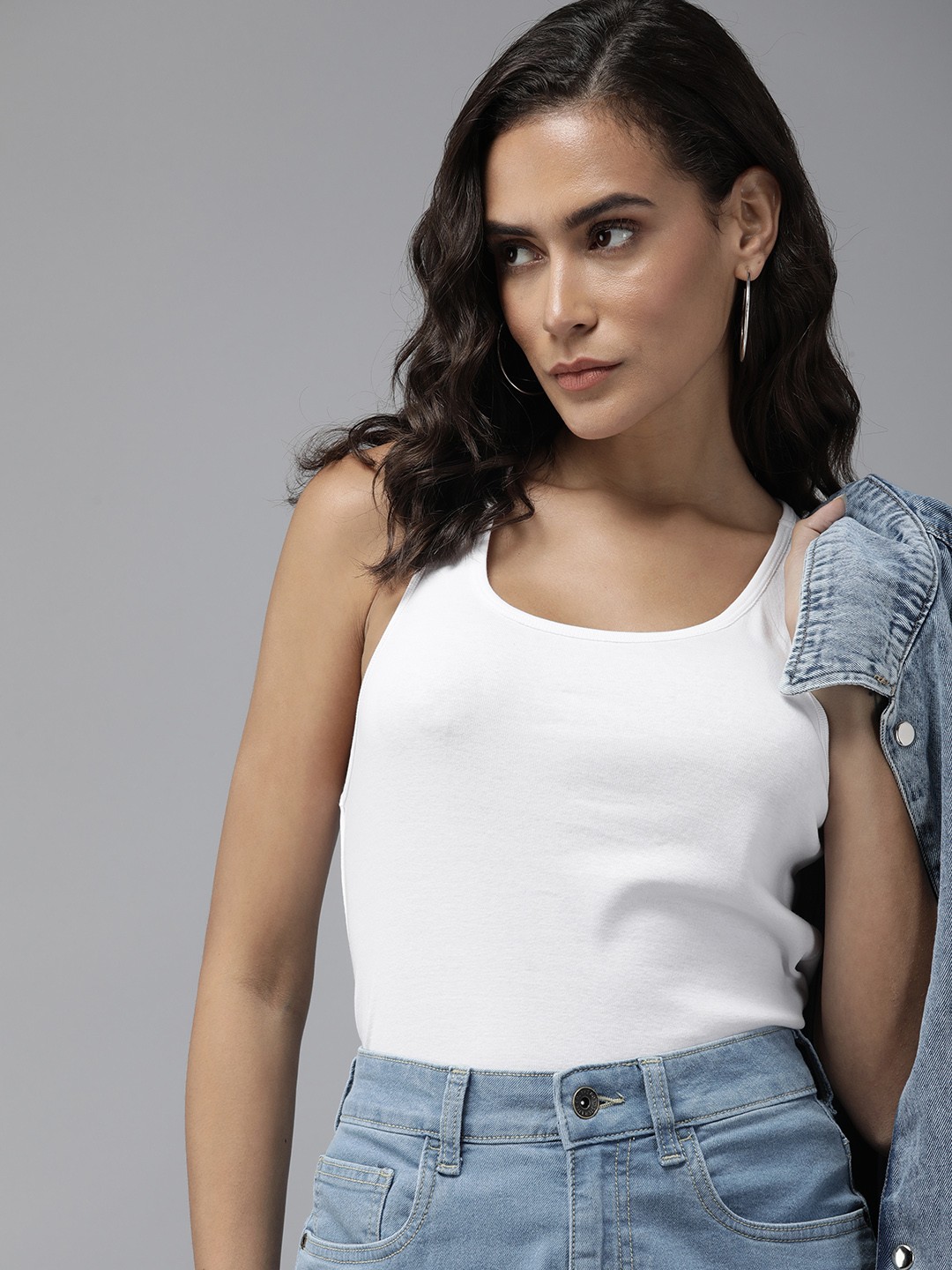 

Roadster Women Solid Slim Fit T-shirt, White