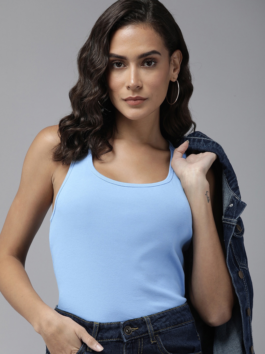 

Roadster Women Solid Slim Fit T-shirt, Blue
