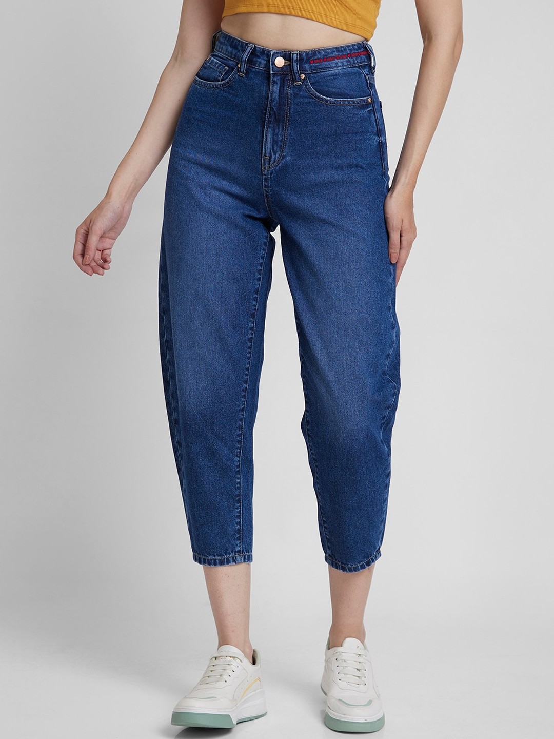 

SPYKAR Women Boyfriend Fit High-Rise Clean Look Light Fade Whiskers Cotton Jeans, Blue
