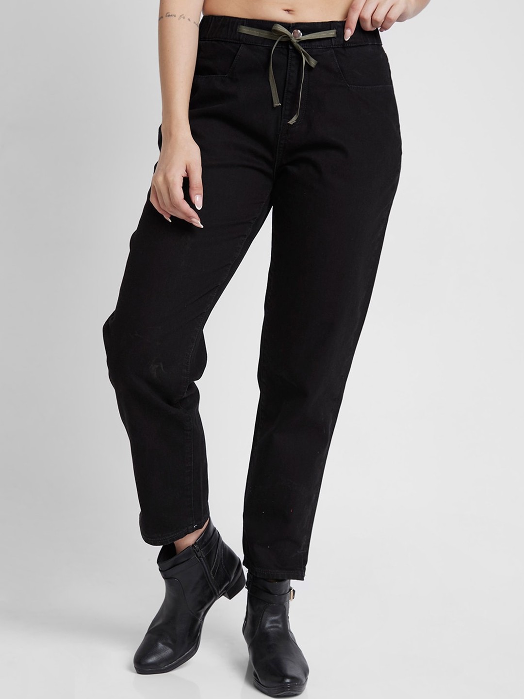 

SPYKAR Women Mom Fit Clean Look Cotton Jeans, Black