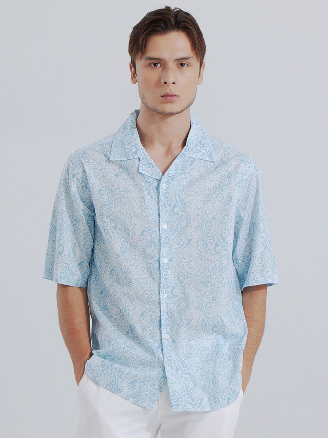 

Snitch Blue & White Classic Oversized Floral Printed Casual Shirt