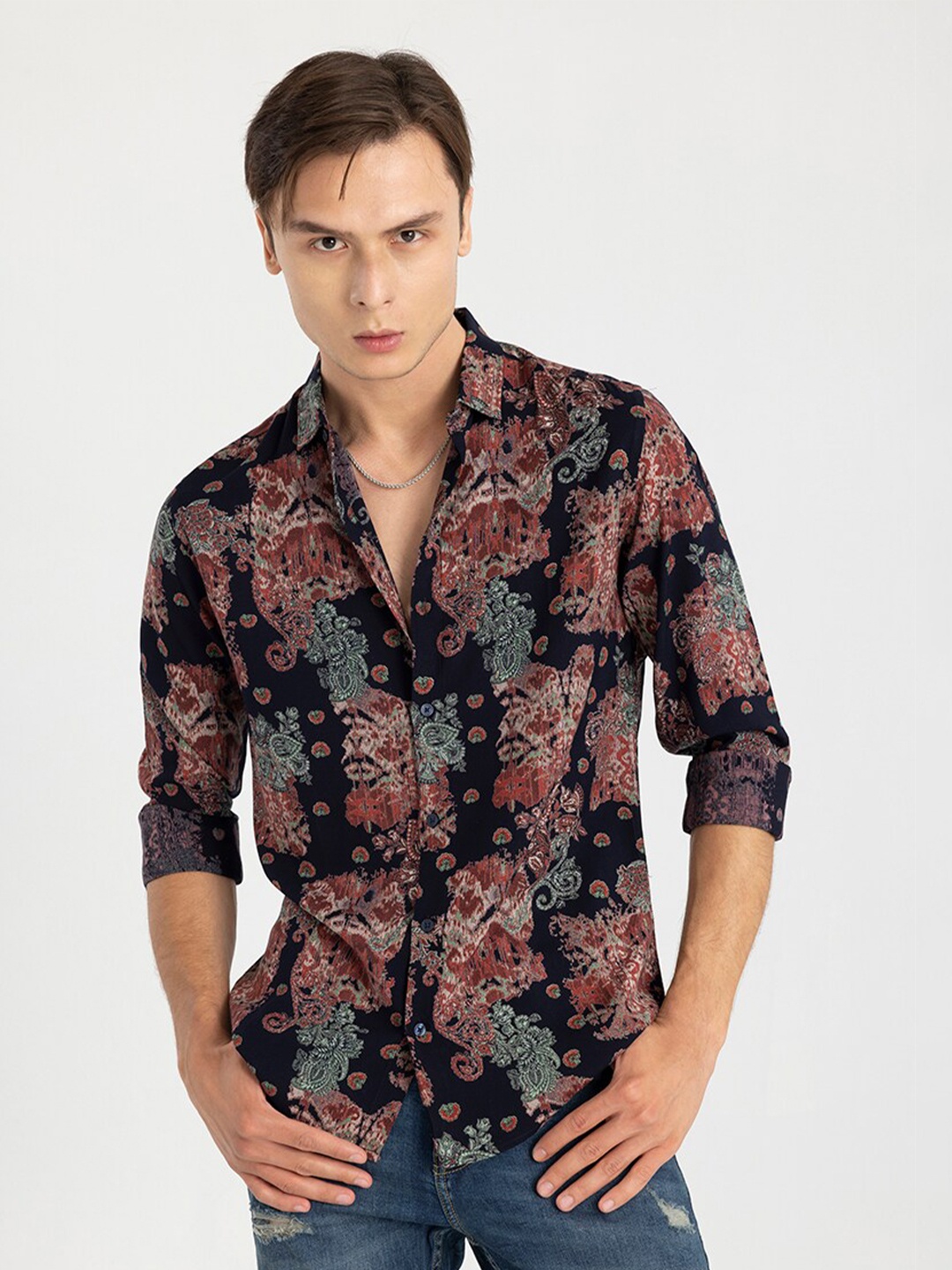 

Snitch Green & Navy Blue Classic Slim Fit Floral Printed Casual Shirt