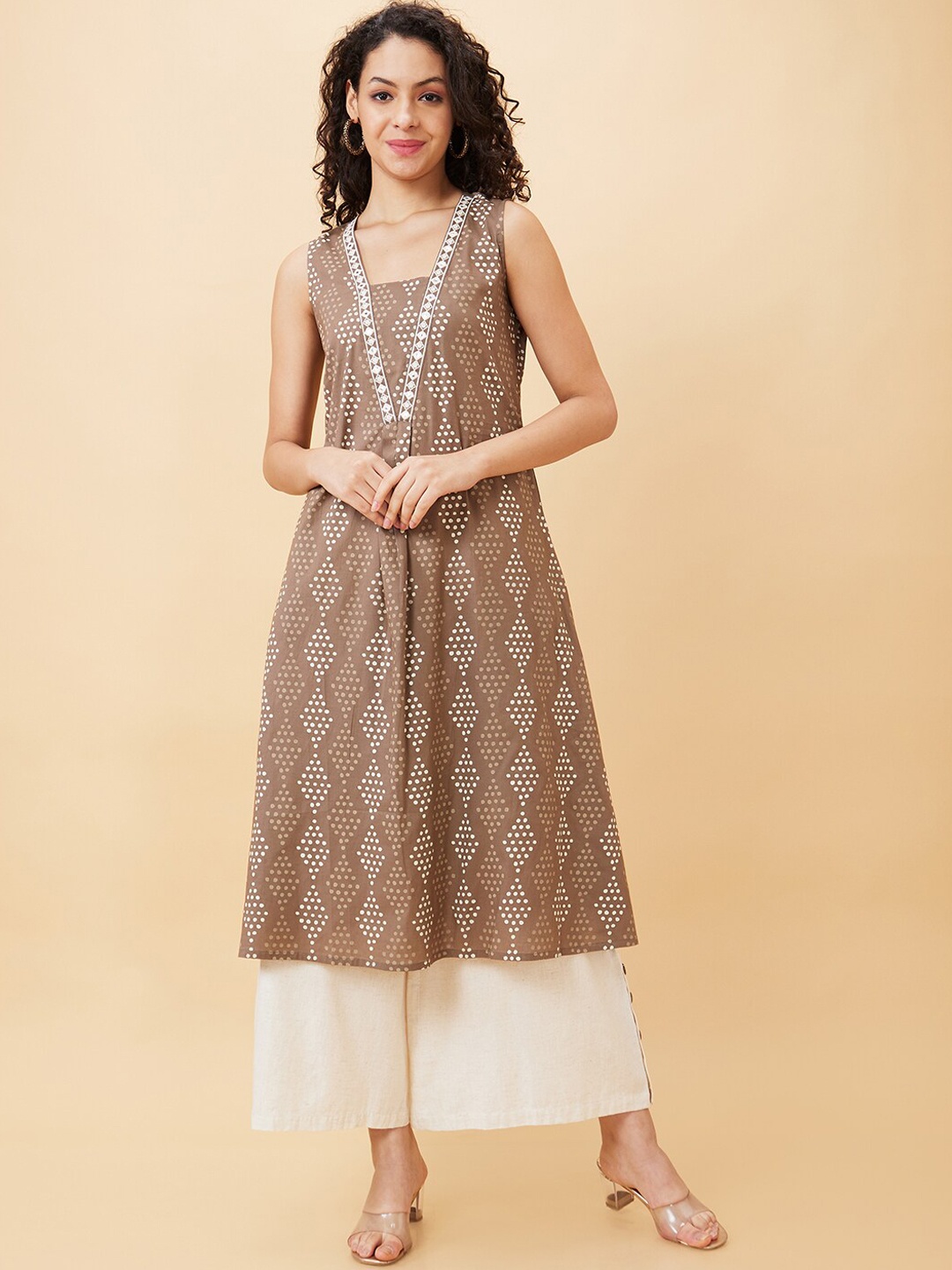 

Globus Taupe Geometric Printed Mandarin Collar Cotton Regular Kurta