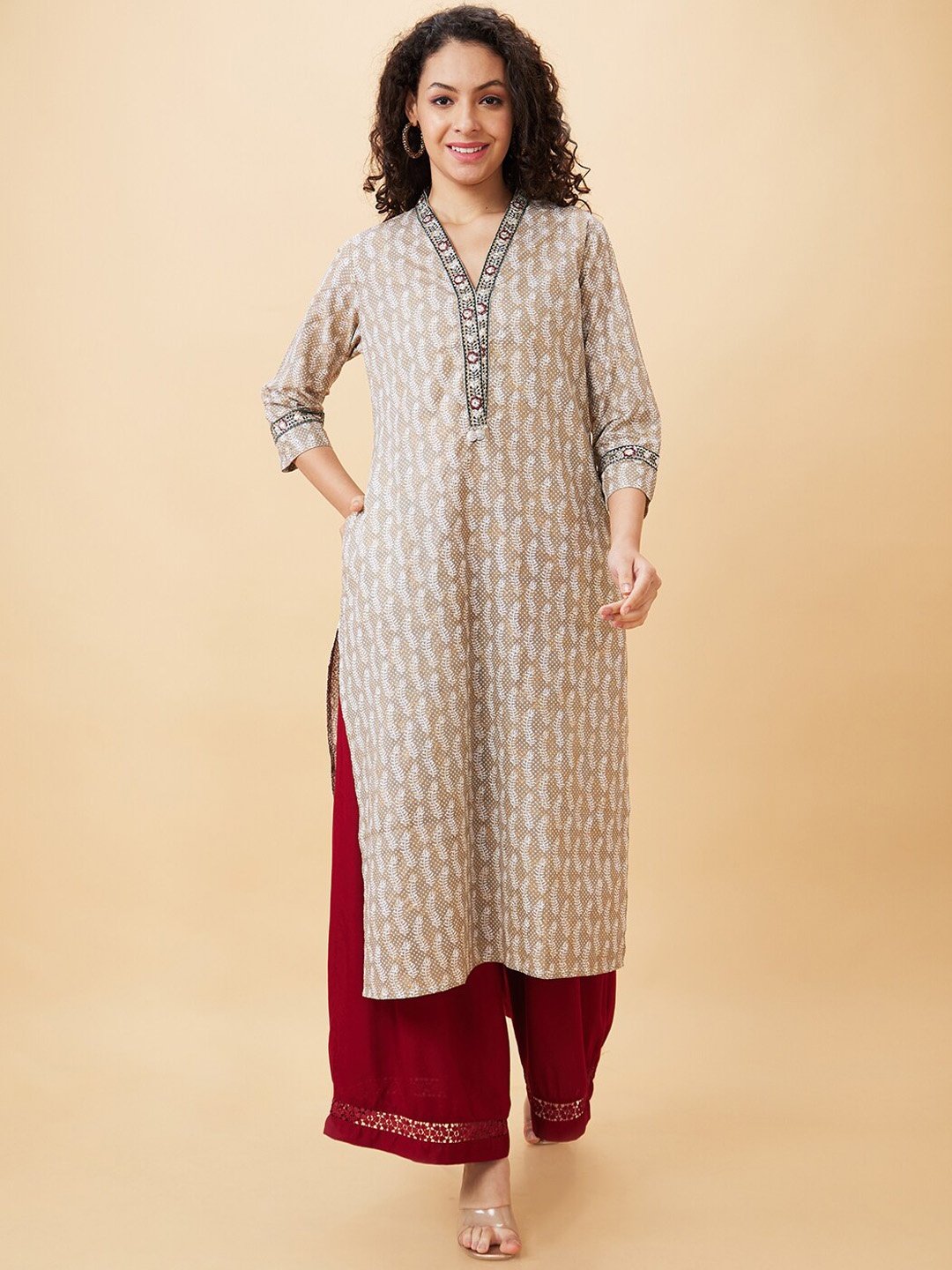 

Globus Floral Printed V-Neck Thread Work Pure Cotton Kurta, Taupe