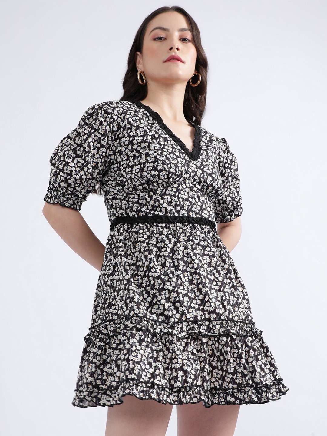 

CENTRESTAGE Floral Printed Tiered V-Neck Puff Sleeve Mini Fit & Flare Dress, Black