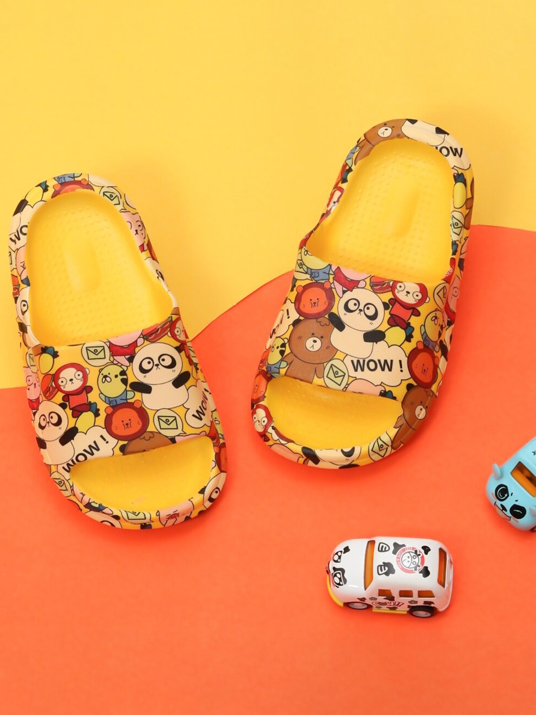 

Yellow Bee Boys Animal Printed Sliders