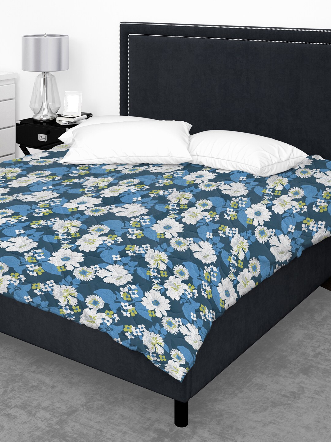 

Divine Casa Blue & White Floral AC Room 120 GSM Single Bed Comforter