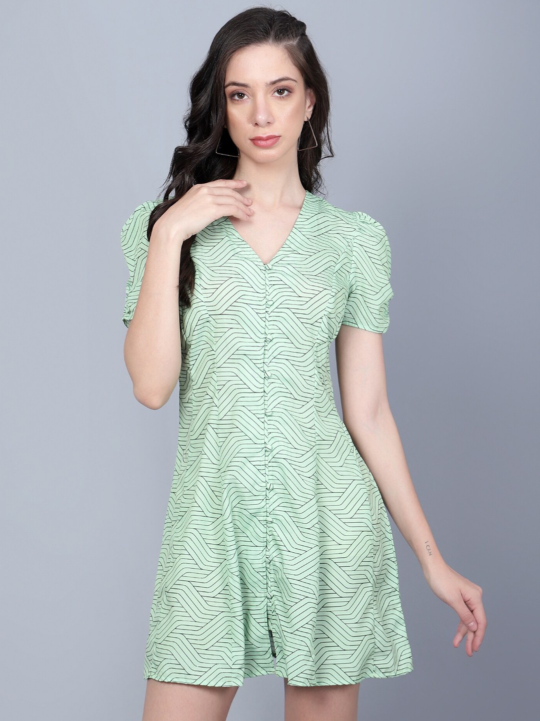 

The Roadster Lifestyle Co. Green Geometric Printed V-Neck Smocked A-Line Mini Dress