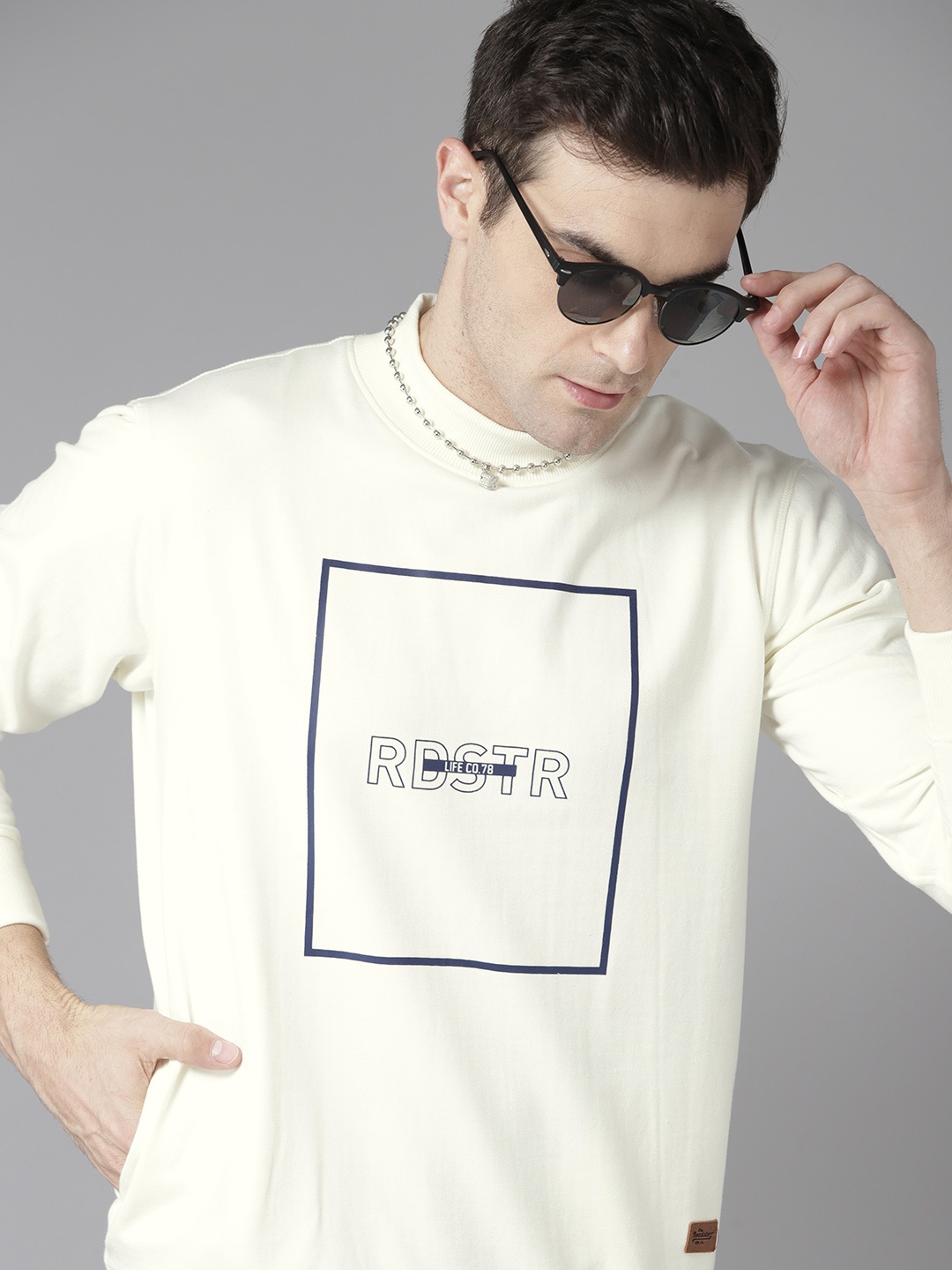 

The Roadster Lifestyle Co. Printed Detail Turtle Neck Sweatshirt, White