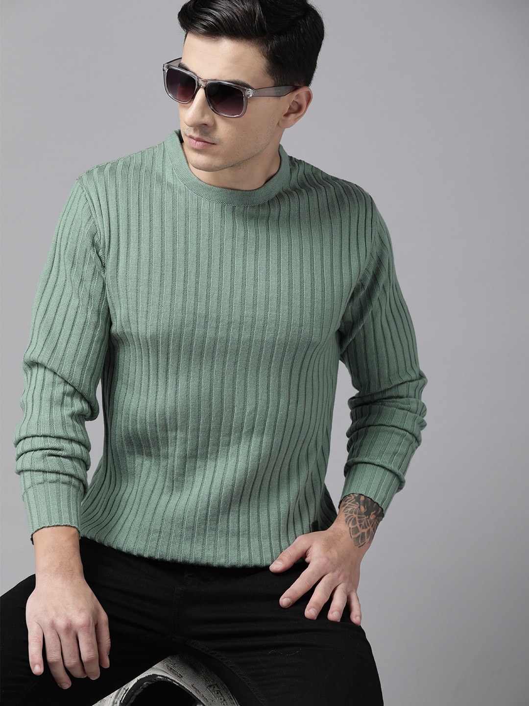 

The Roadster Lifestyle Co.Men Self-Striped Pullover, Green