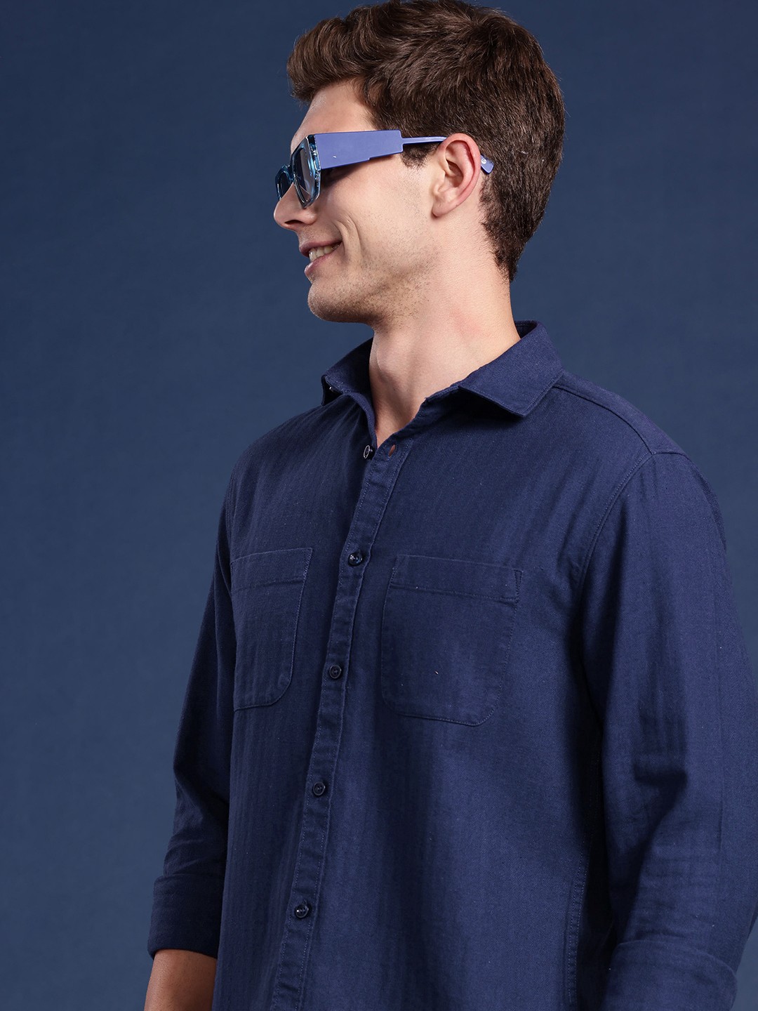 

Mast & Harbour Solid Spread Collar Cotton Linen Casual Shirt, Navy blue