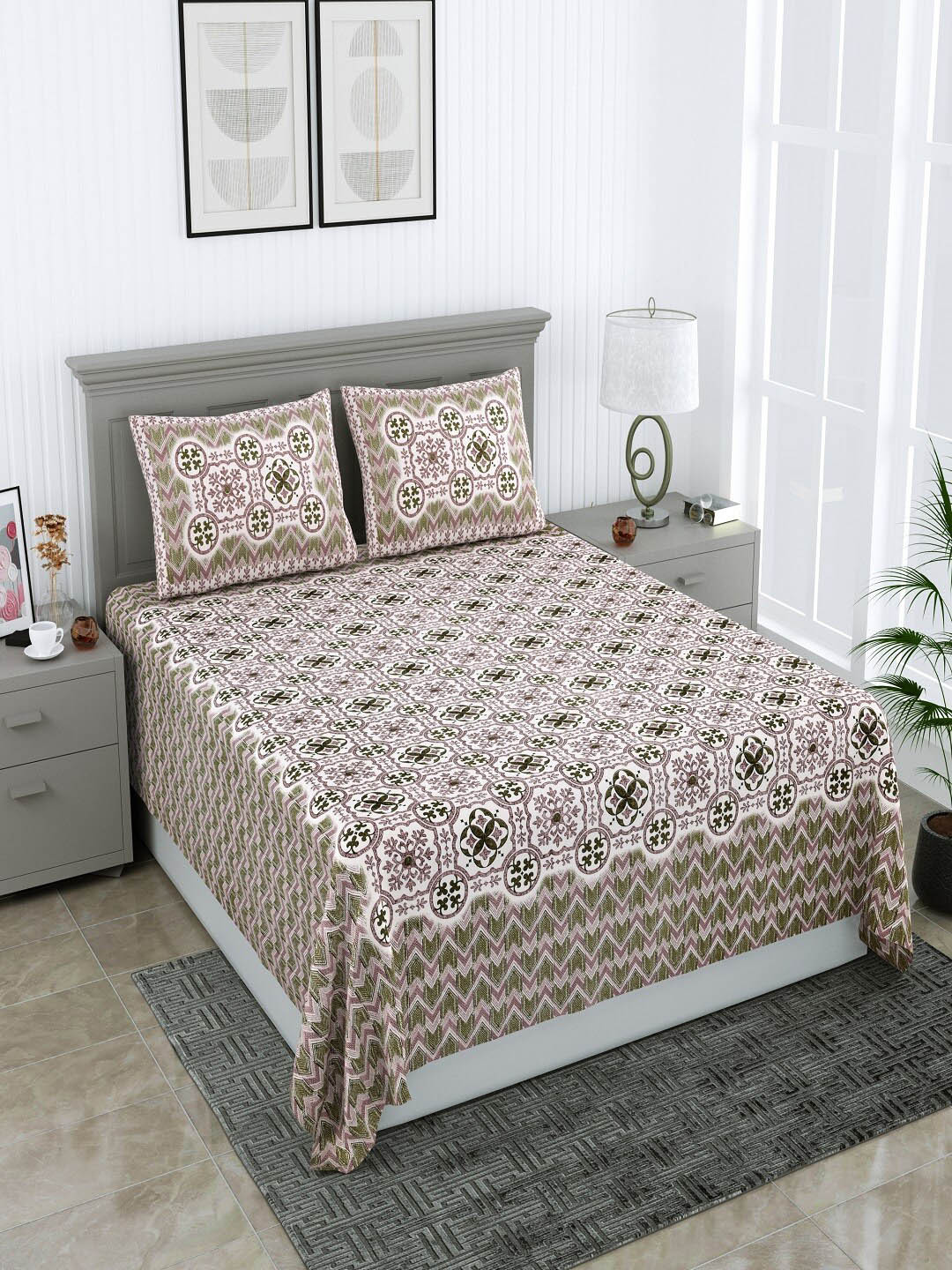 

Bombay Spreads Green & Grey Geometric Pure Cotton 180 TC King Bedsheet & 2 Pillow Covers