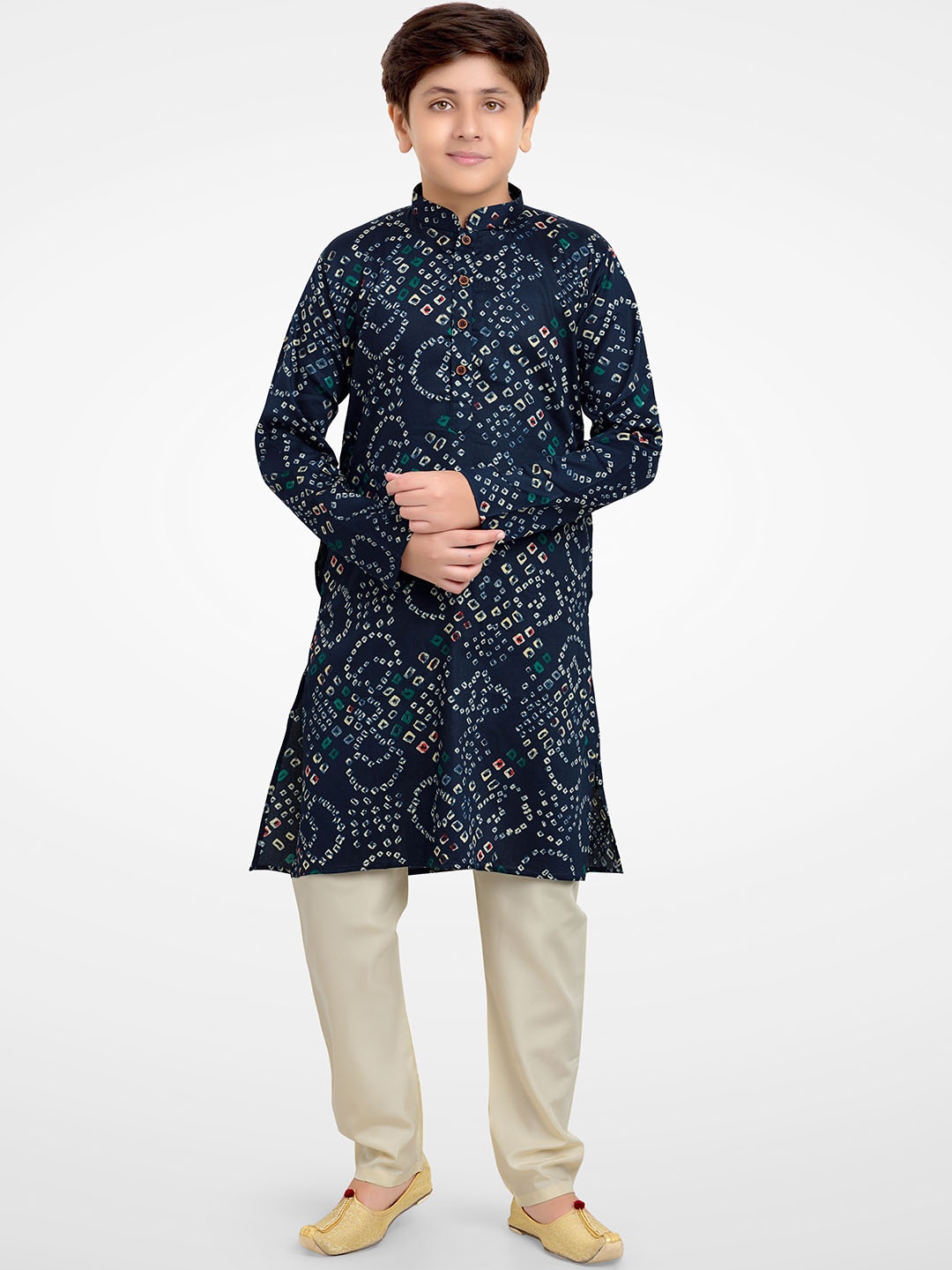 

BAESD Boys Bandhani Printed Mandarin Collar Straight Kurta With Pyjamas, Navy blue