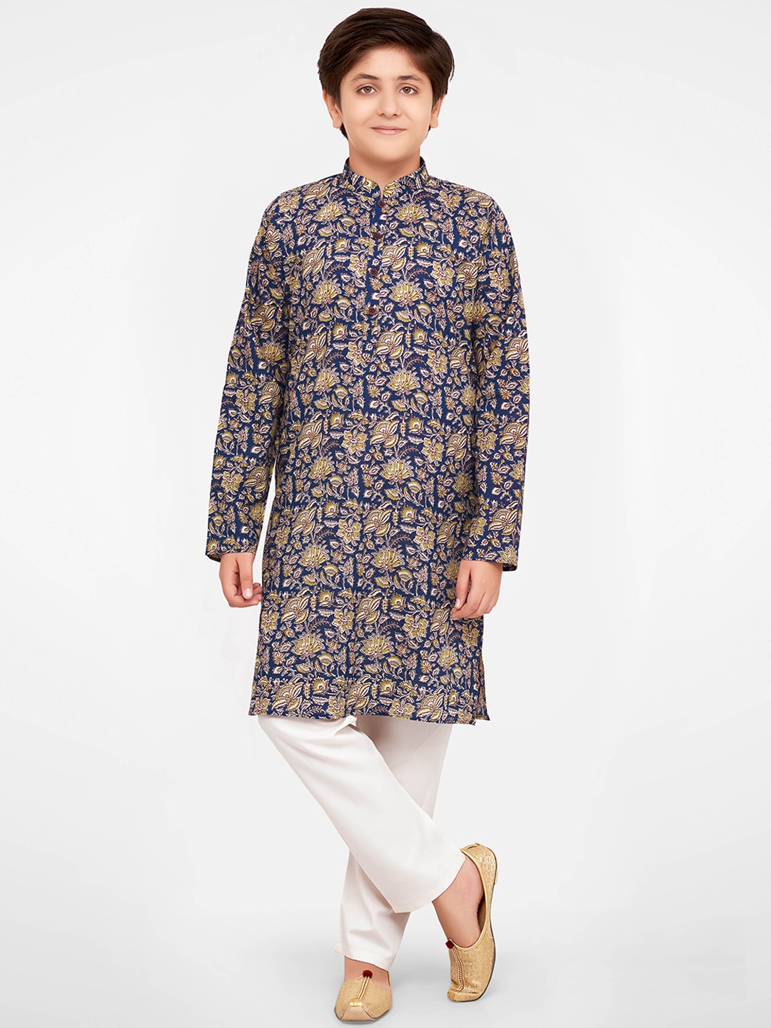 

BAESD Boys Blue Floral Printed Mandarin Collar Straight Kurta with Pyjamas