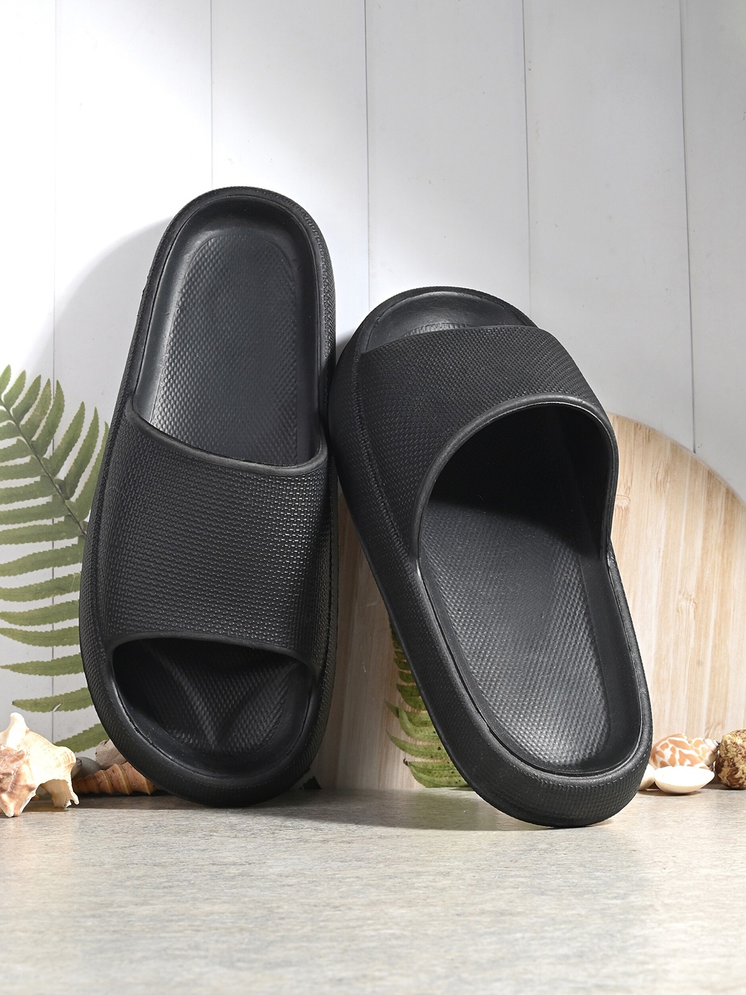 

The Roadster Lifestyle Co. Men Black Textured Sliders