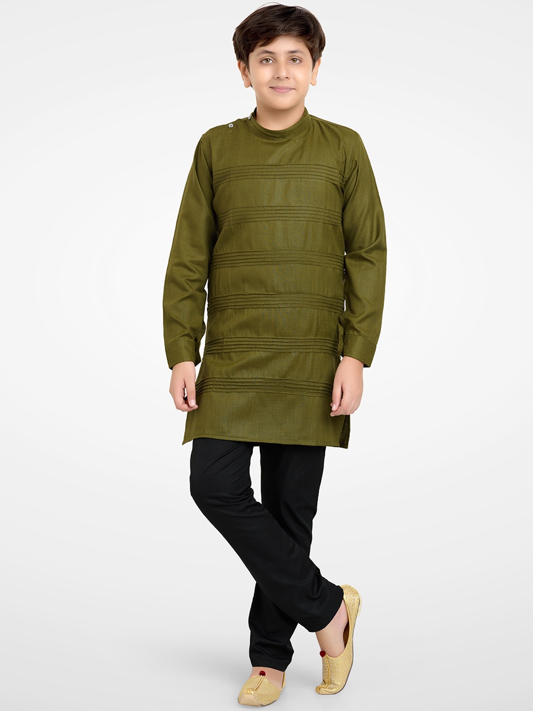 

BAESD Boys Mandarin Collar Pleated Kurta With Pyjamas, Green